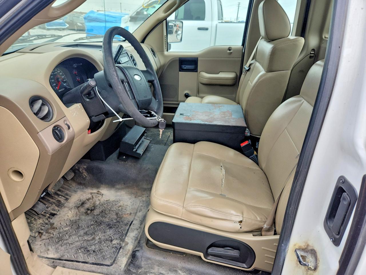 2008 Ford F150 White vin: 1FTRF12258KB87567