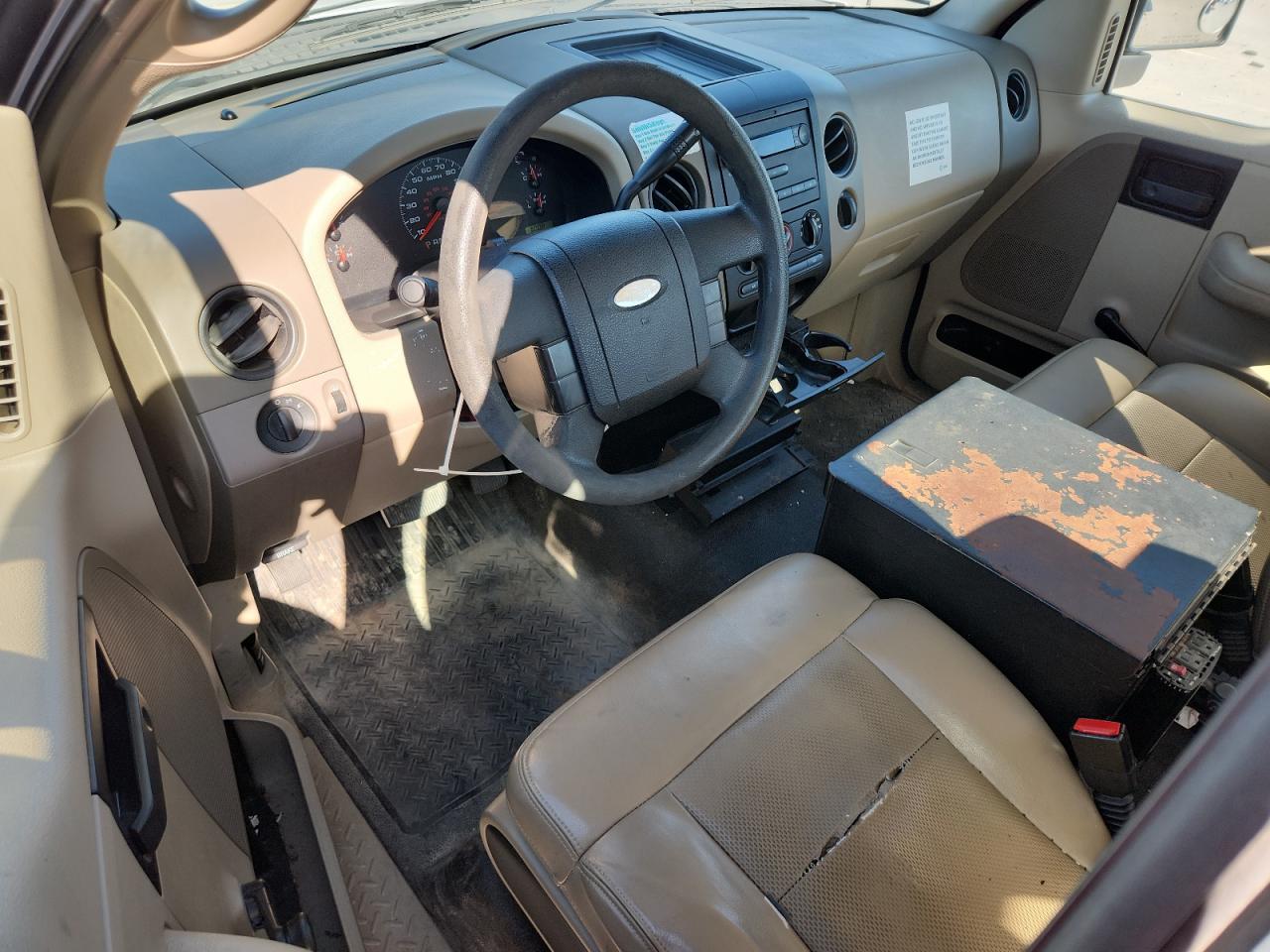 2008 Ford F150 White vin: 1FTRF12258KB87567 Damage: Front Center Armrest, Worn, Acceptable