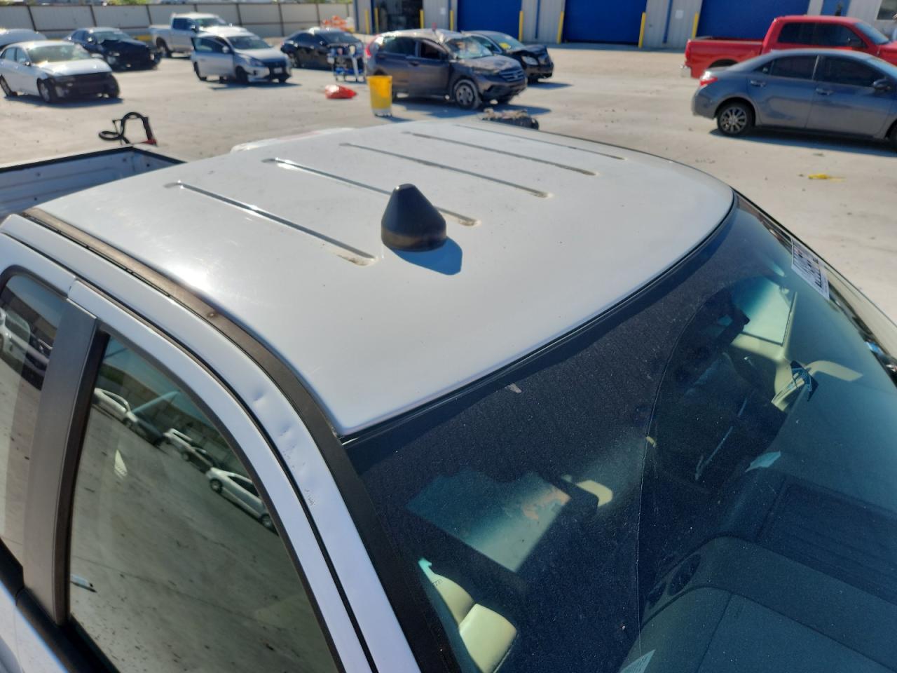 2008 Ford F150 White vin: 1FTRF12258KB87567 Damage: Right Drip Rail, Dent(S) W/No Paint Dmg, 7 To 8 Inches