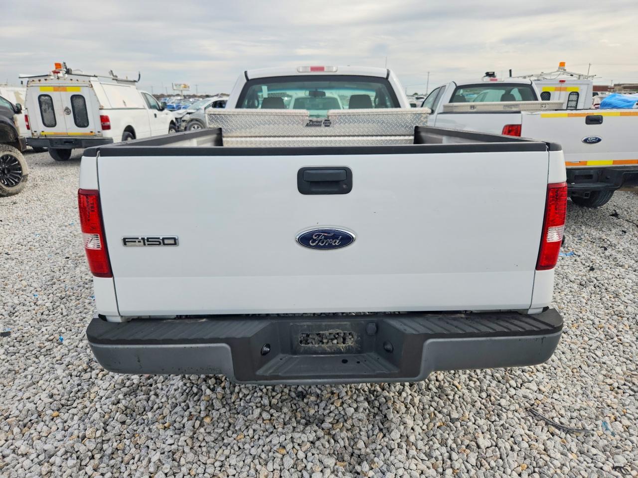 2008 Ford F150 White vin: 1FTRF12258KB87567