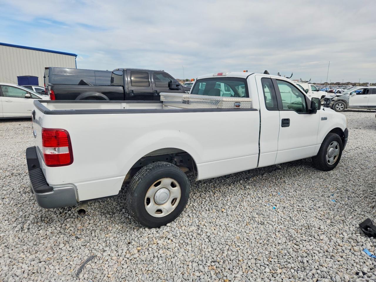 2008 Ford F150 White vin: 1FTRF12258KB87567
