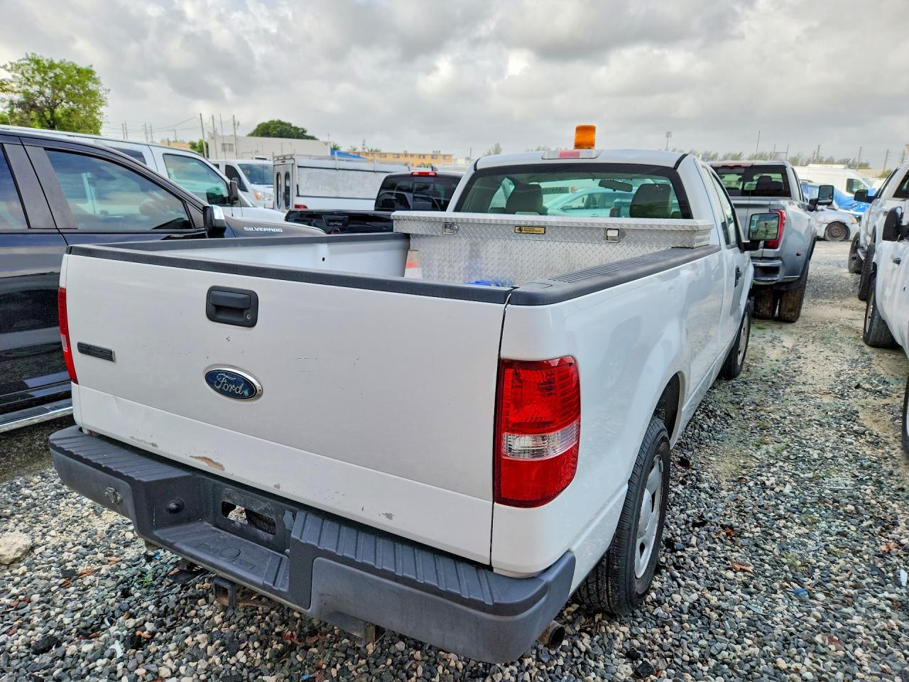 2008 Ford F150 Белый vin: 1FTRF12258KC11107