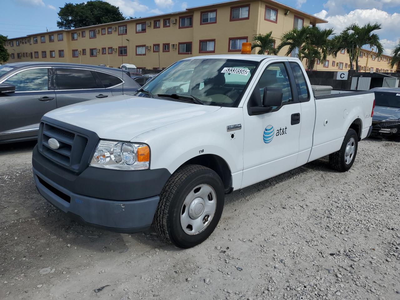 2008 Ford F150 Белый vin: 1FTRF12258KC11107 Damage: Left Front Fender, Hole(S), 2 To 3 Inches