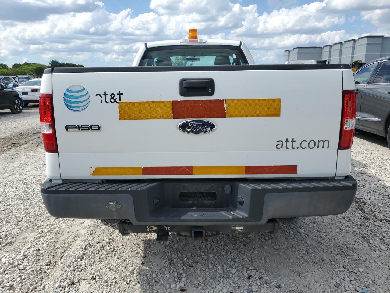 2008 Ford F150 Белый vin: 1FTRF12258KC11107 Damage: Tailgate, Heavy Scratch, 1 To 2 Inches