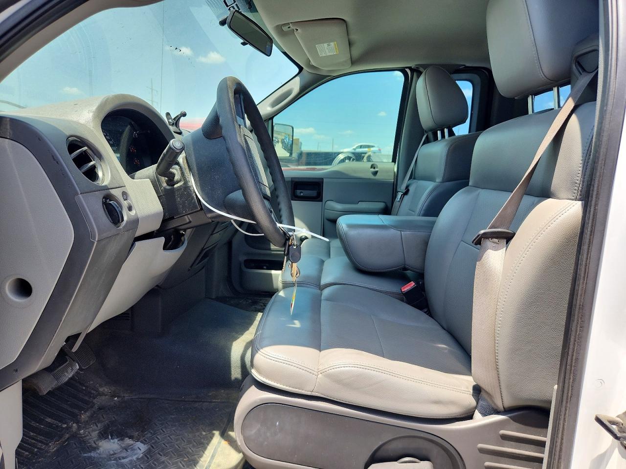 2005 Ford F150 Белый vin: 1FTRF12265NA52382