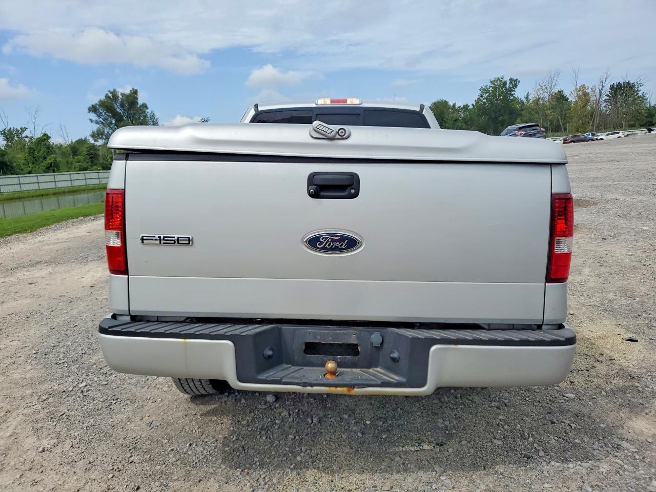 2005 Ford F150 Silver vin: 1FTRF12265NA63463