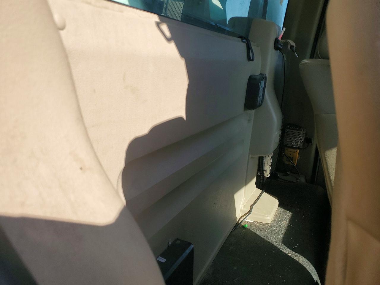 2008 Ford F150 White vin: 1FTRF12268KB70079