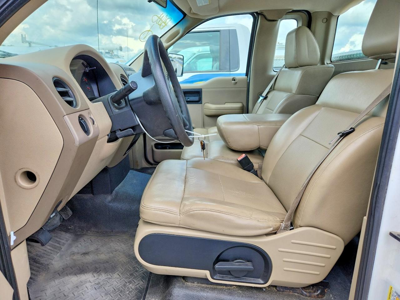 2008 Ford F150 White vin: 1FTRF12268KC88035