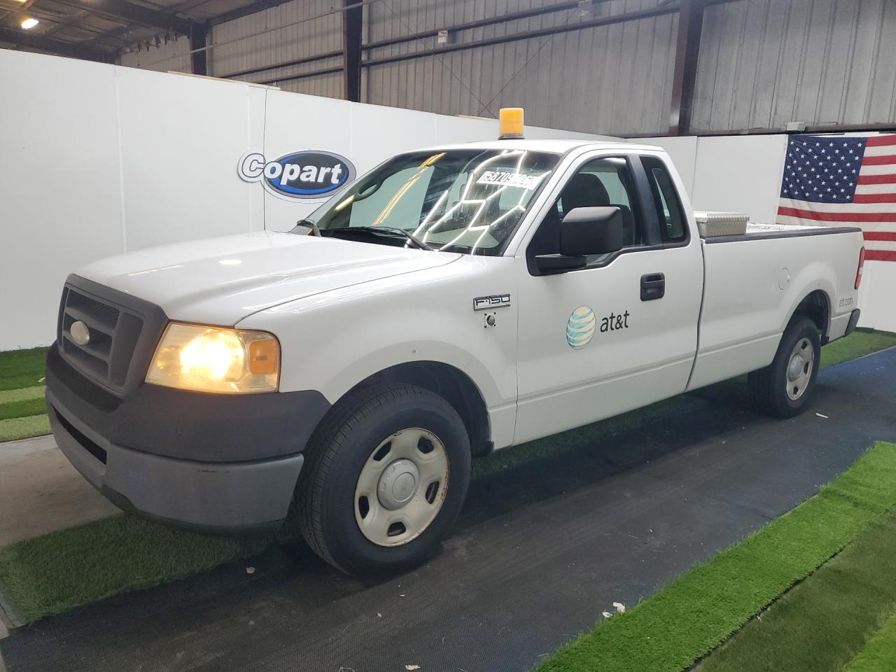 2008 Ford F150 White vin: 1FTRF12268KC88035 Damage: Left Front Fender, Chipped, 3