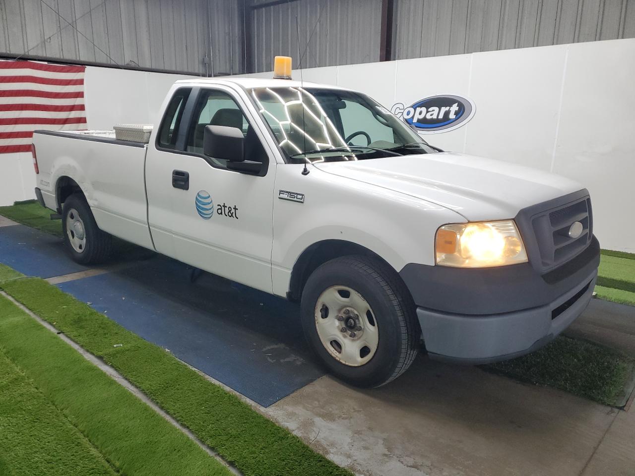 2008 Ford F150 White vin: 1FTRF12268KC88035 Damage: Right Front Fender, Chipped, 3