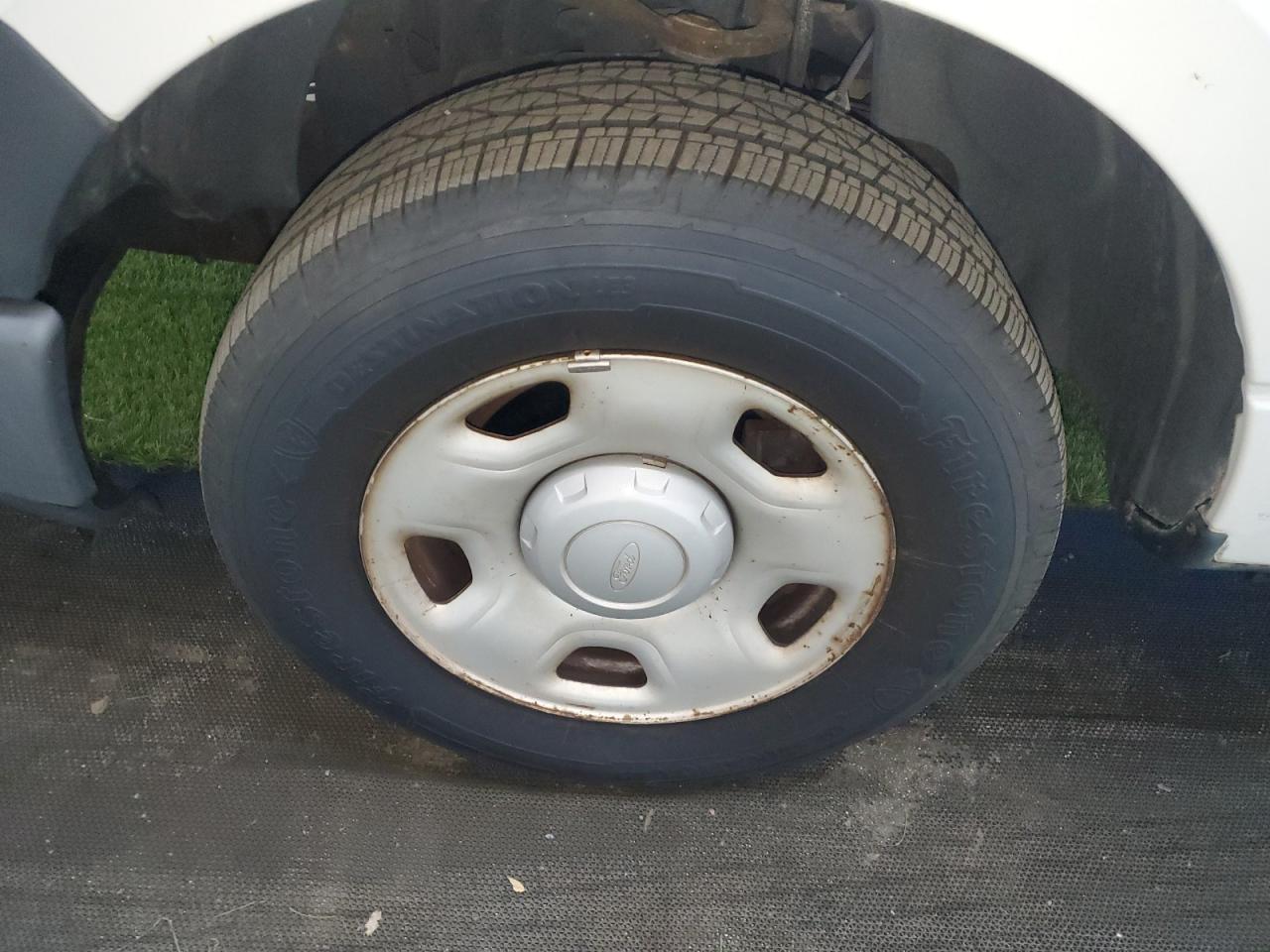 2008 Ford F150 White vin: 1FTRF12268KC88035 Damage: Left Front Wheel, Chipped, 10 Or More