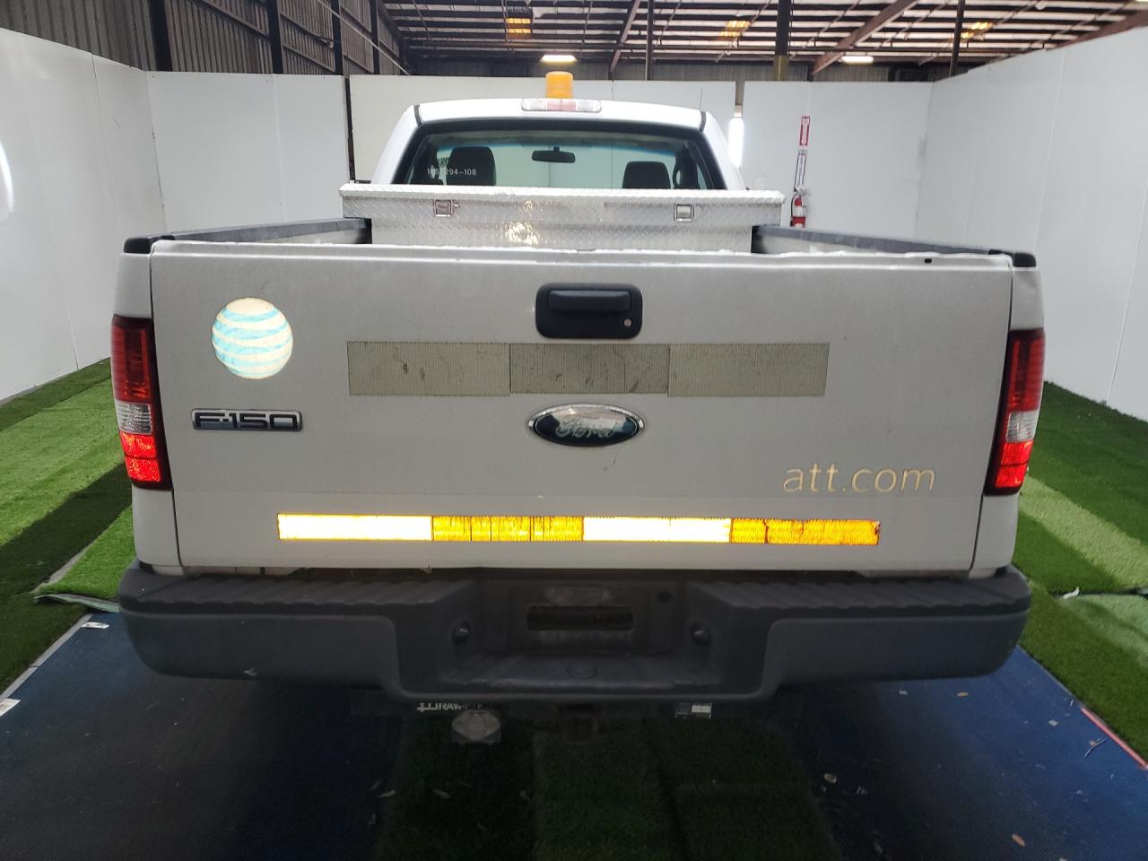 2008 Ford F150 White vin: 1FTRF12268KC88035 Damage: Tailgate, Chipped, 3