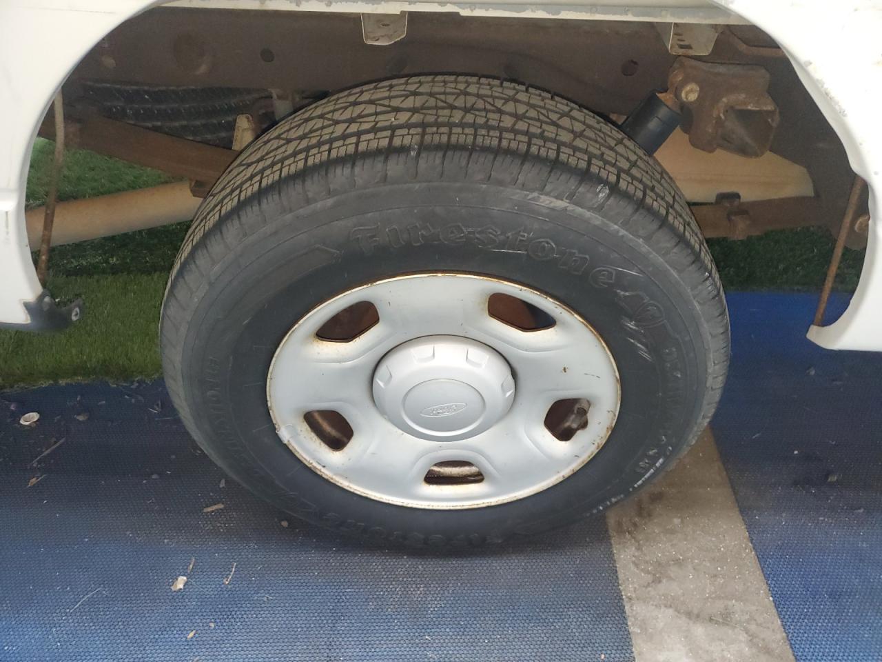 2008 Ford F150 White vin: 1FTRF12268KC88035 Damage: Right Rear Wheel, Chipped, 10 Or More