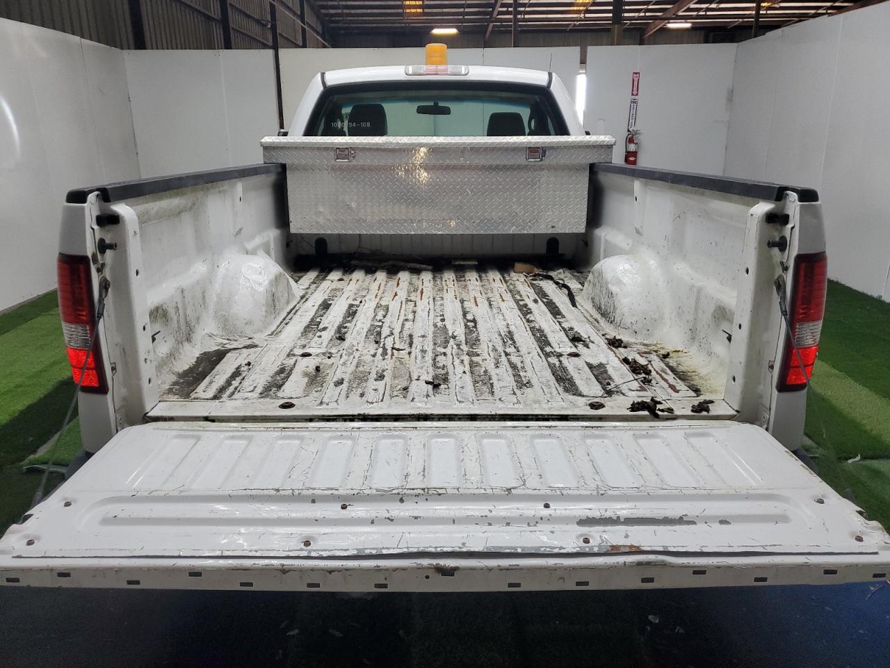 2008 Ford F150 White vin: 1FTRF12268KC88035 Damage: Inside Bed, Multiple Scratches Heavy, 10 Or More