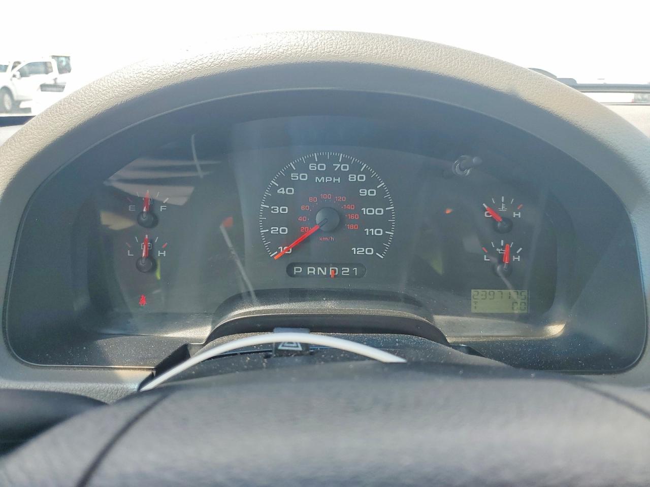 2008 Ford F150 White vin: 1FTRF12268KF00965