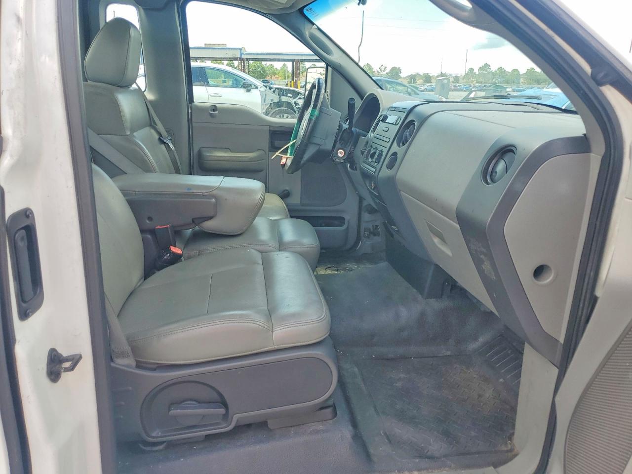 2008 Ford F150 White vin: 1FTRF12268KF00965