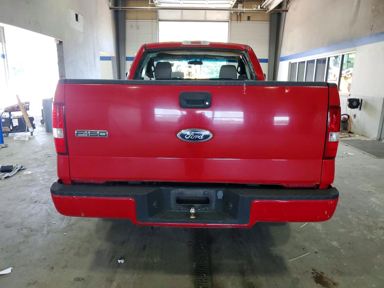 2005 Ford F150 Red vin: 1FTRF12275NB59540