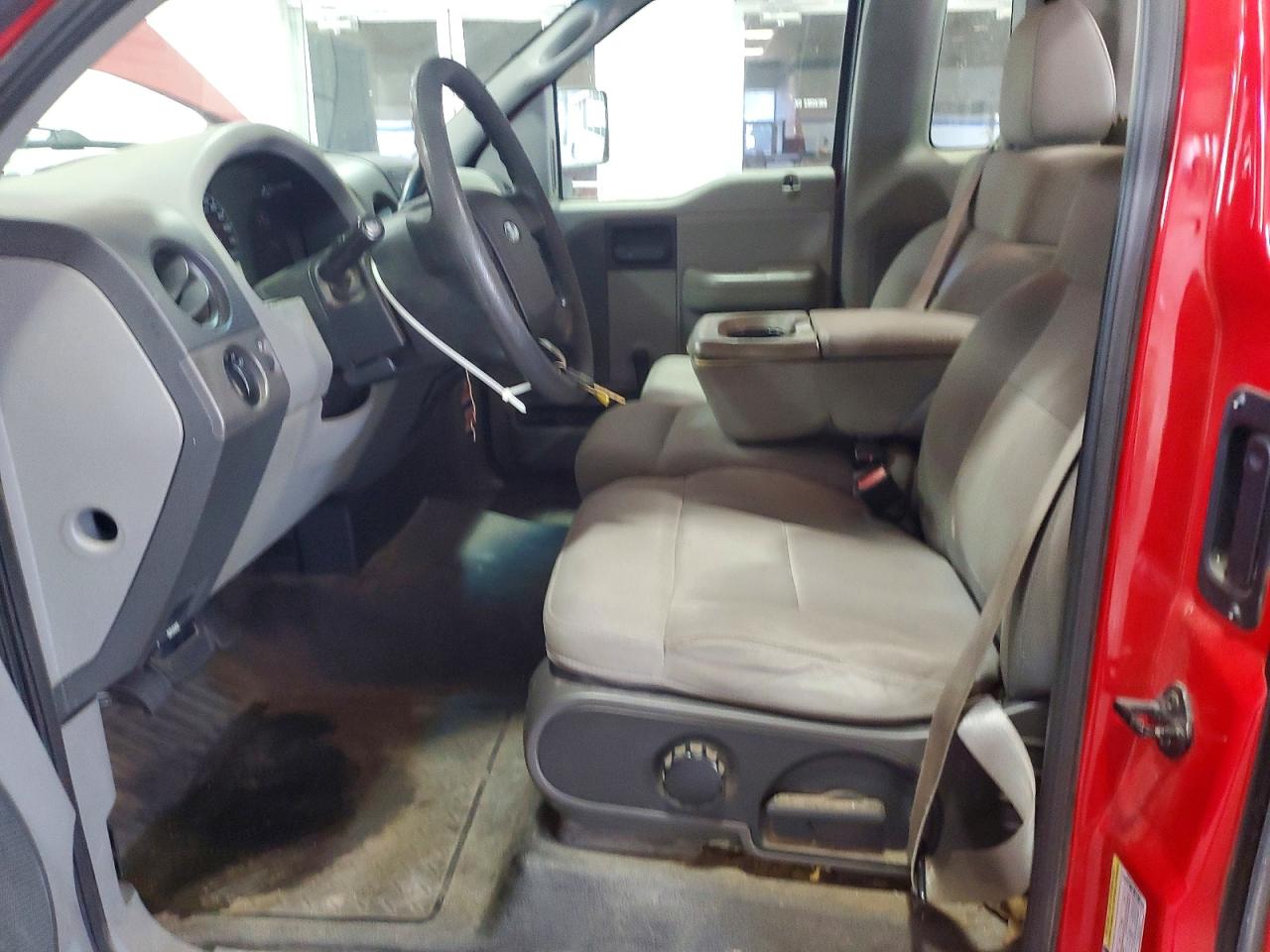 2005 Ford F150 Red vin: 1FTRF12275NB59540