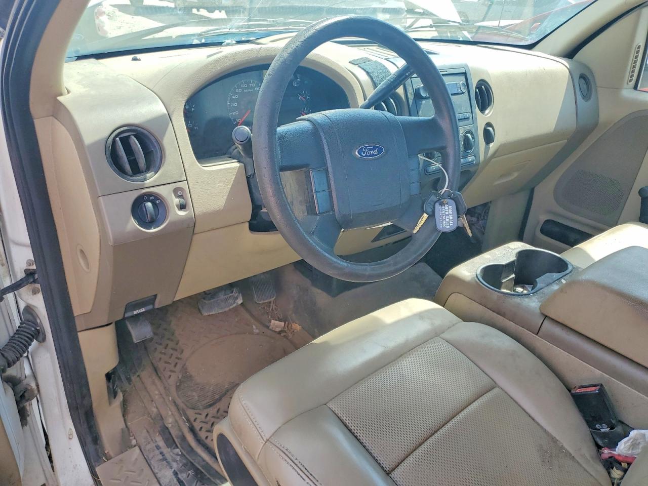 2008 Ford F150 White vin: 1FTRF12278KB70303