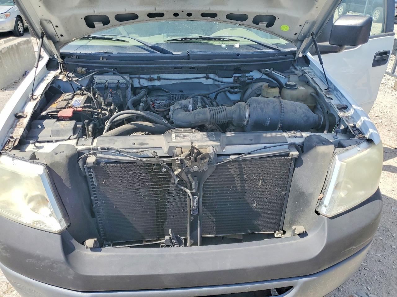 2008 Ford F150 White vin: 1FTRF12278KB70303