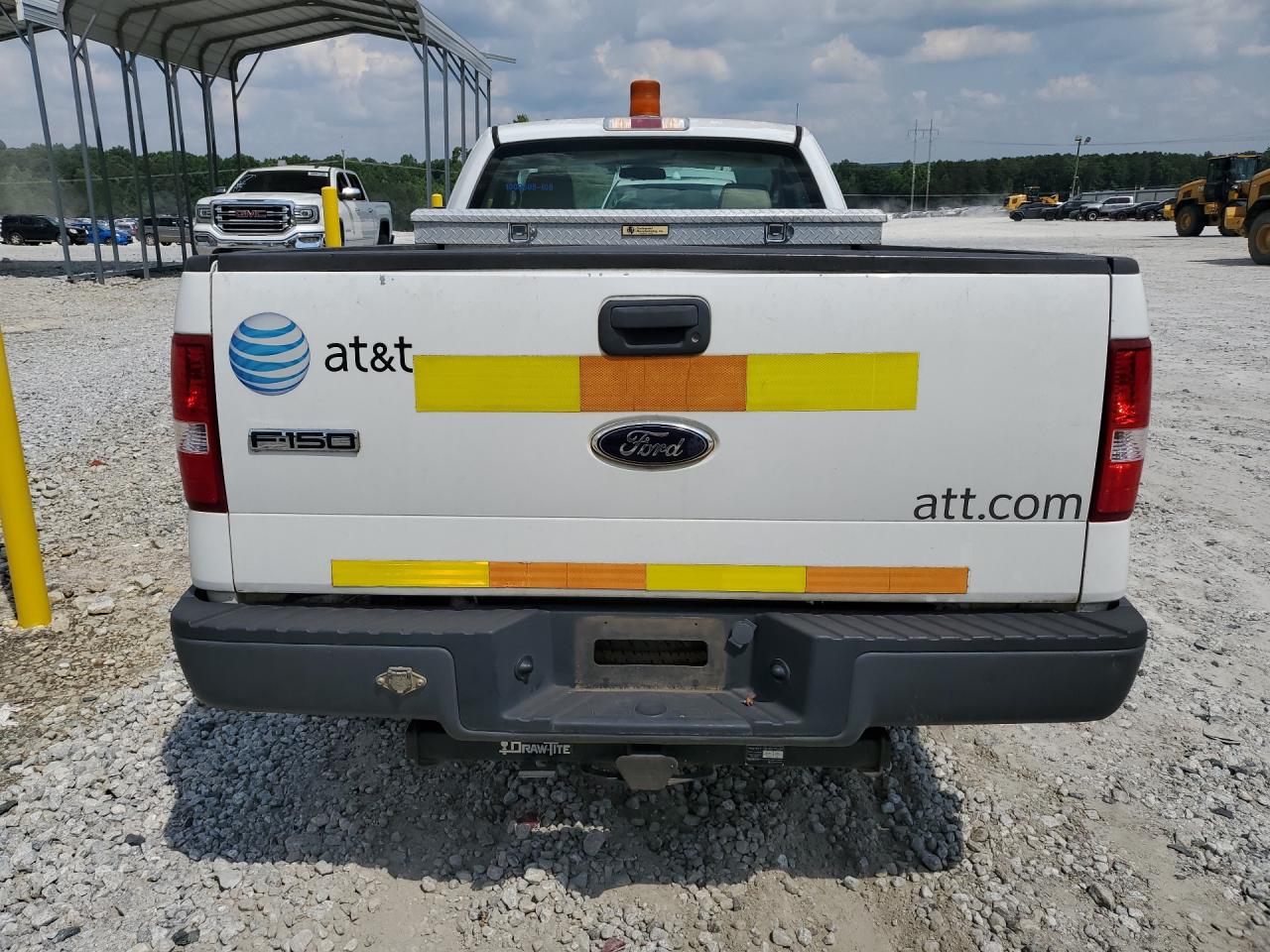 2008 Ford F150 Xl White vin: 1FTRF12278KB80622 Damage: Tailgate, Heavy Scratch, 1 To 2 Inches