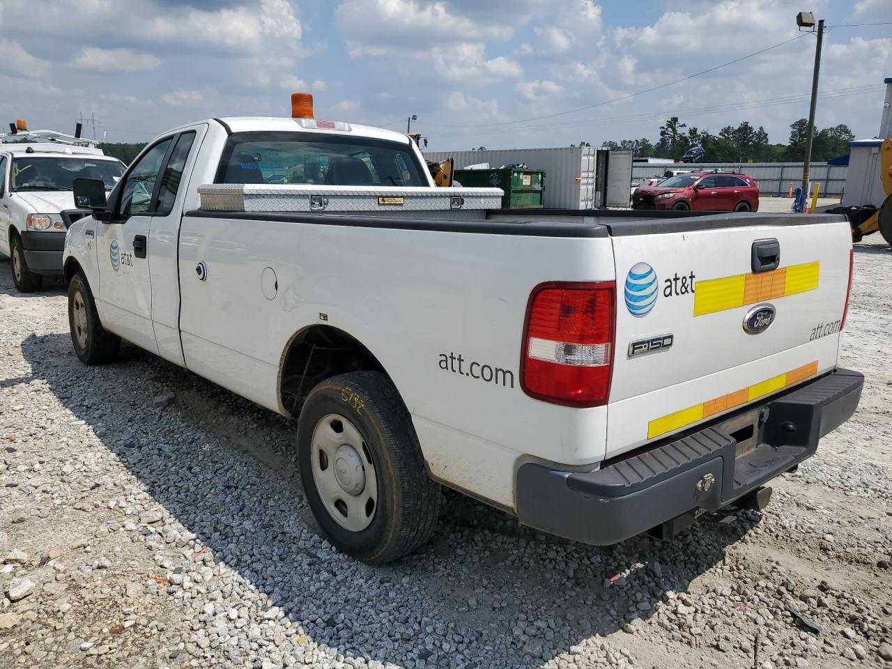 2008 Ford F150 Xl White vin: 1FTRF12278KB80622 Damage: Left Bed Side, Dent(S) W/ Paint Dmg, 2 To 3 Inches