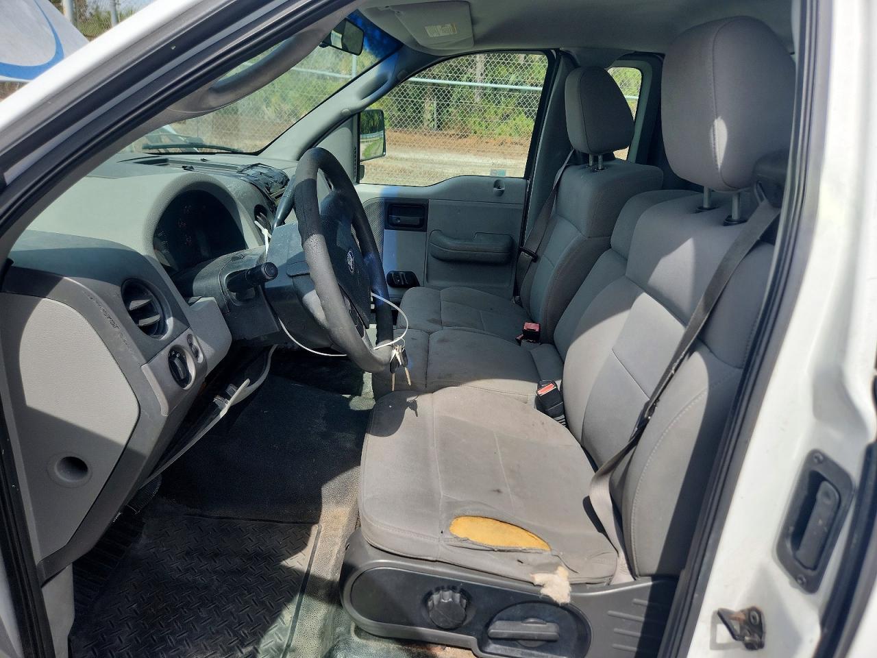 2005 Ford F150 White vin: 1FTRF12285NA94570