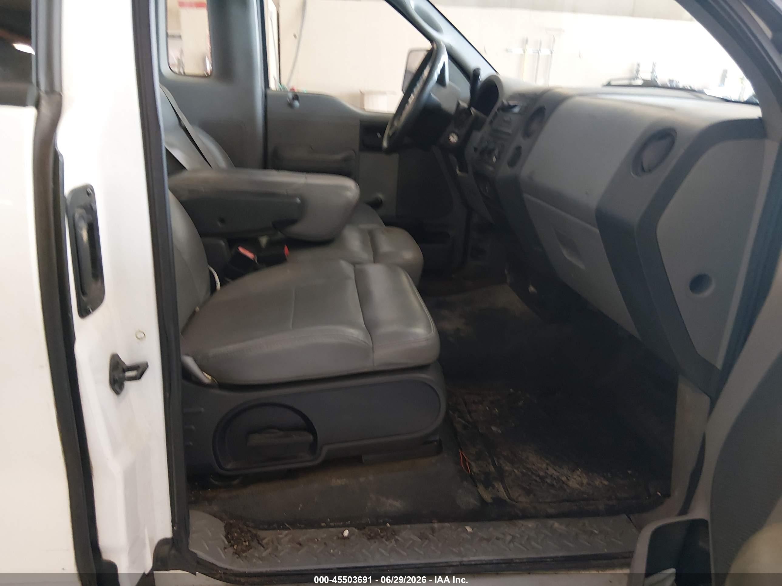 2006 Ford F-150 Stx/xl/xlt White vin: 1FTRF12286KB37145