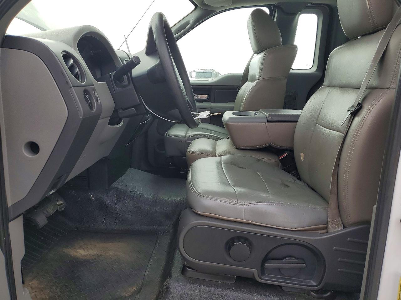 2006 Ford F150 White vin: 1FTRF12286NA82243