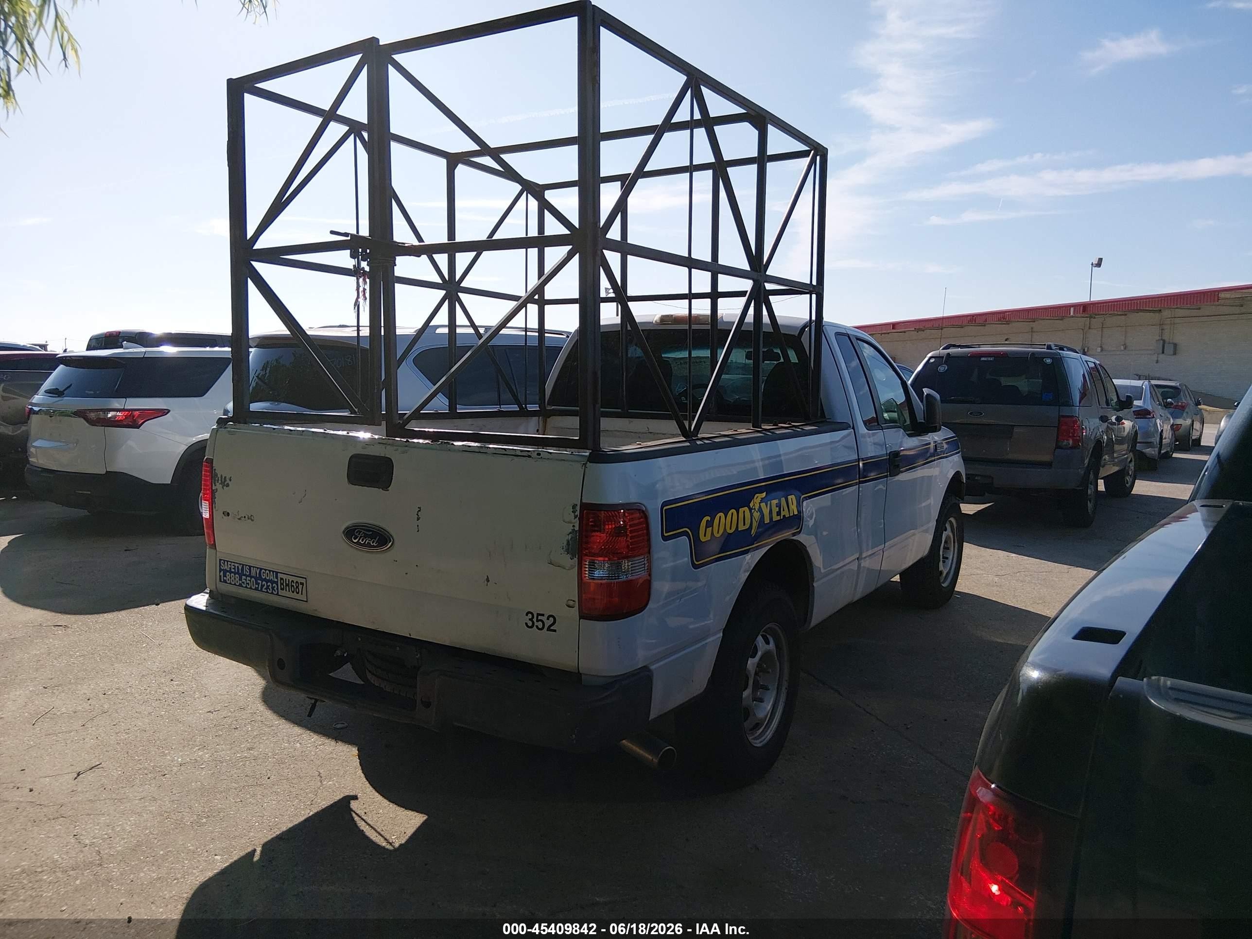 2007 Ford F-150 Stx/xl/xlt White vin: 1FTRF12287KC19667