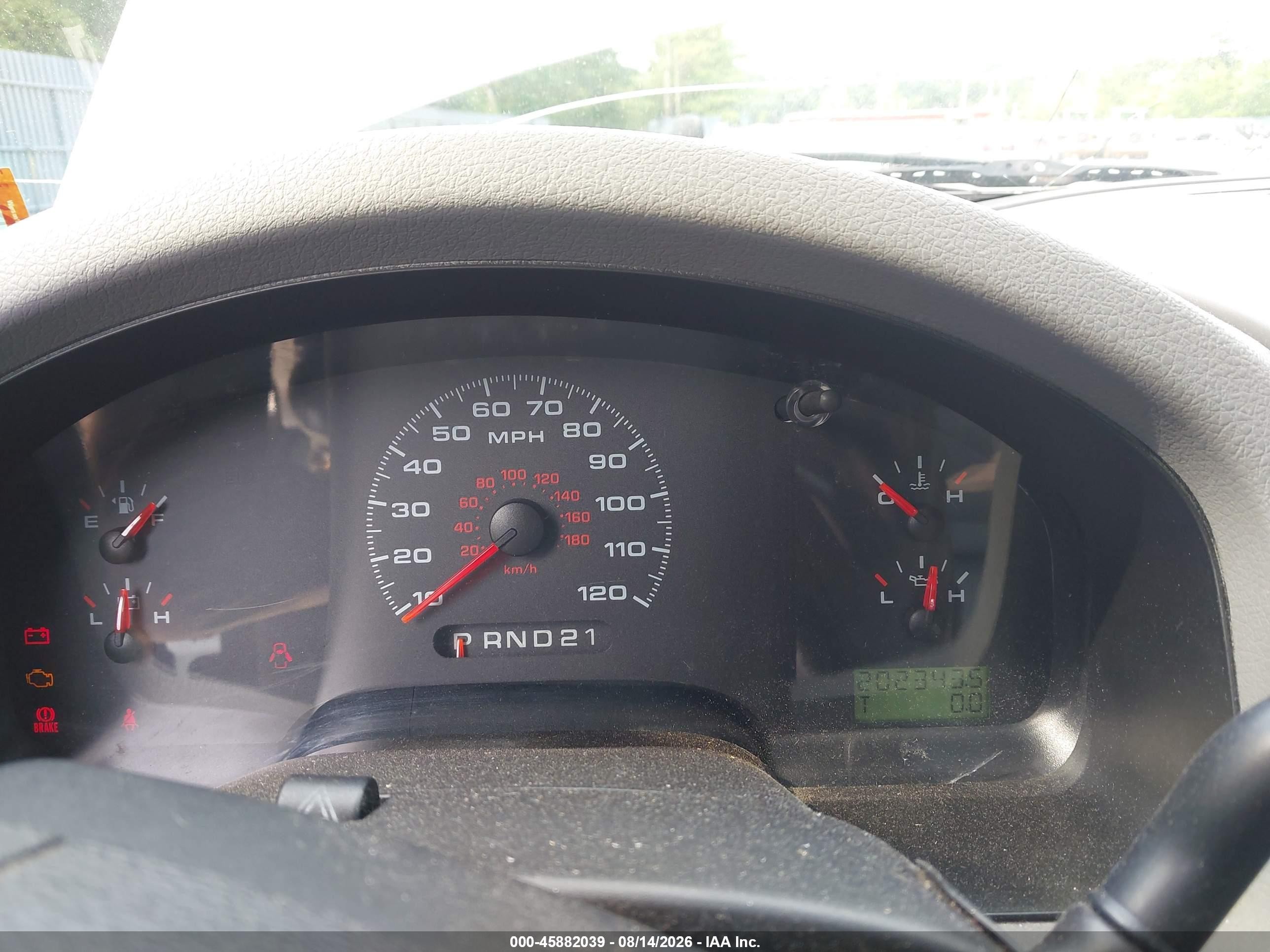 2008 Ford F150   Белый vin: 1FTRF12288KB48083