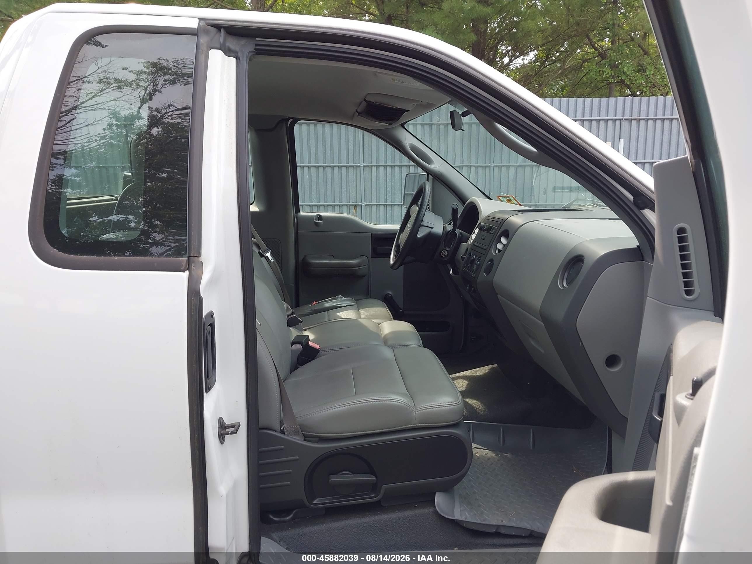 2008 Ford F150   Белый vin: 1FTRF12288KB48083