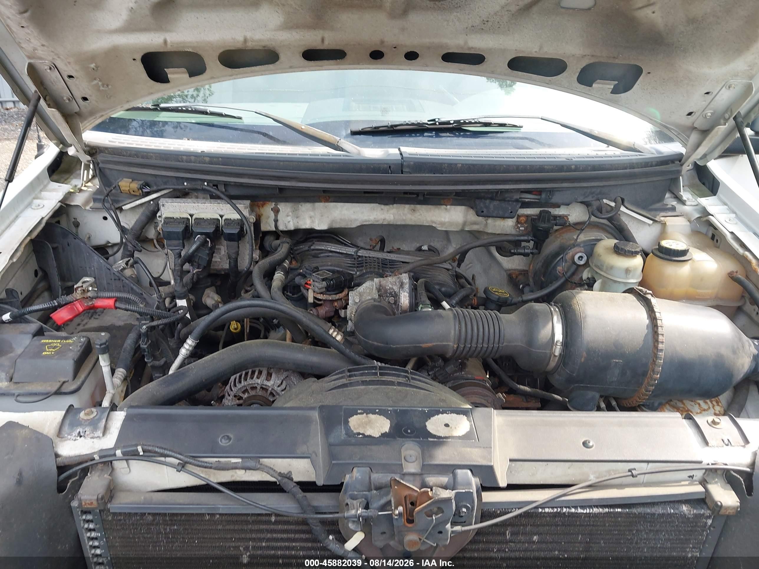 2008 Ford F150   Белый vin: 1FTRF12288KB48083