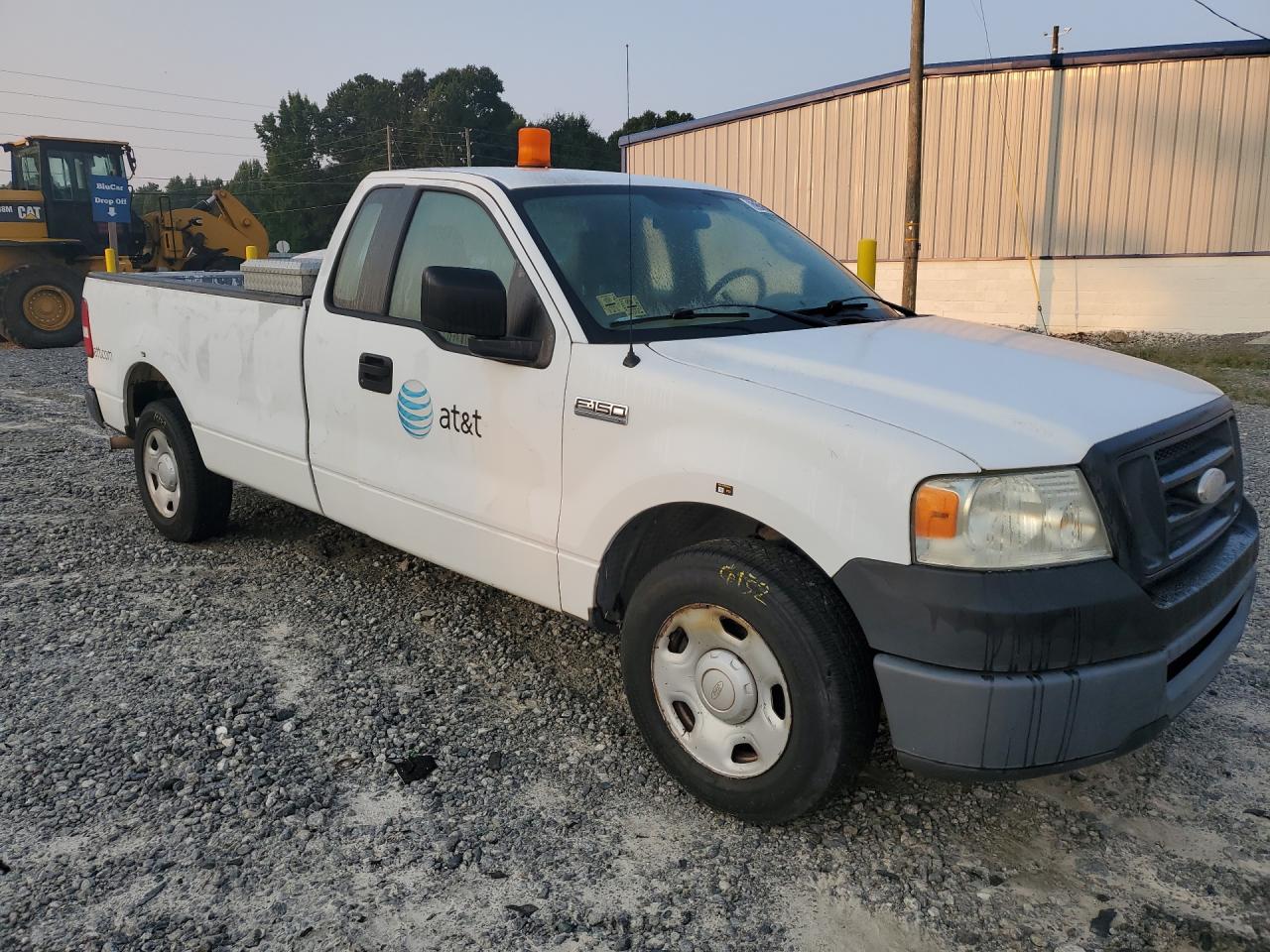 2008 Ford F150 Xl White vin: 1FTRF12288KB80600 Damage: Right Front Fender, Multiple Scratches Heavy, 2
