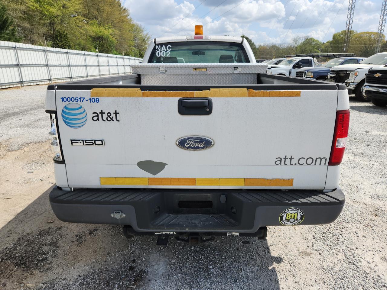 2008 Ford F150 Xl White vin: 1FTRF12288KB80631 Damage: Tailgate, Peeling, 4 To 5 Inches