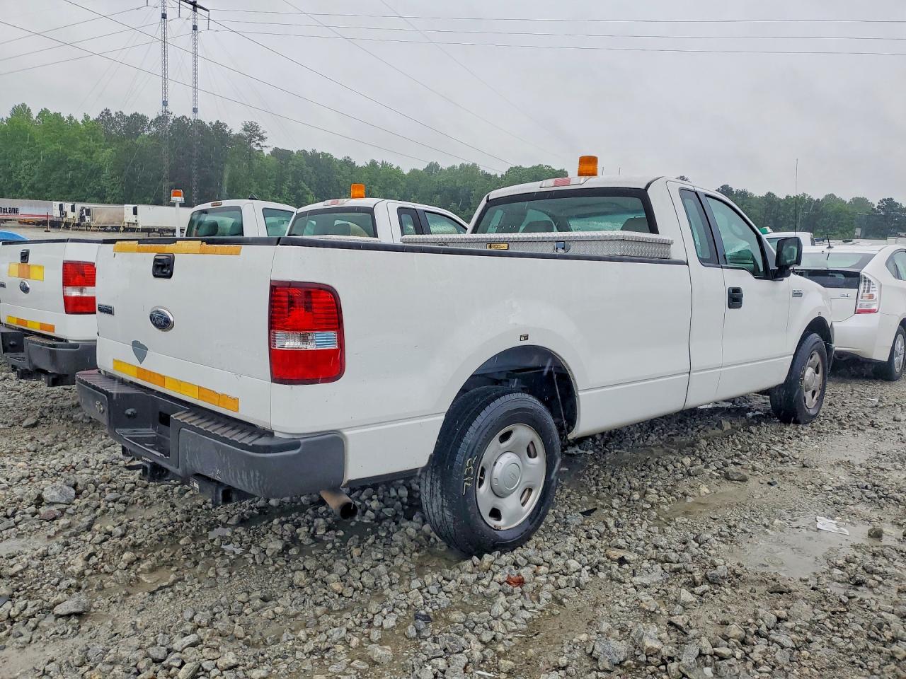 2008 Ford F150 Xl White vin: 1FTRF12288KB80631