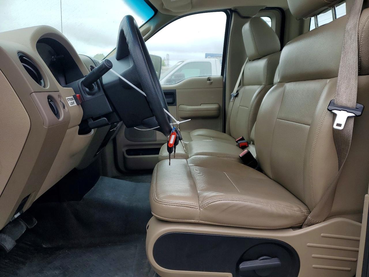 2008 Ford F150 White vin: 1FTRF12288KC43002
