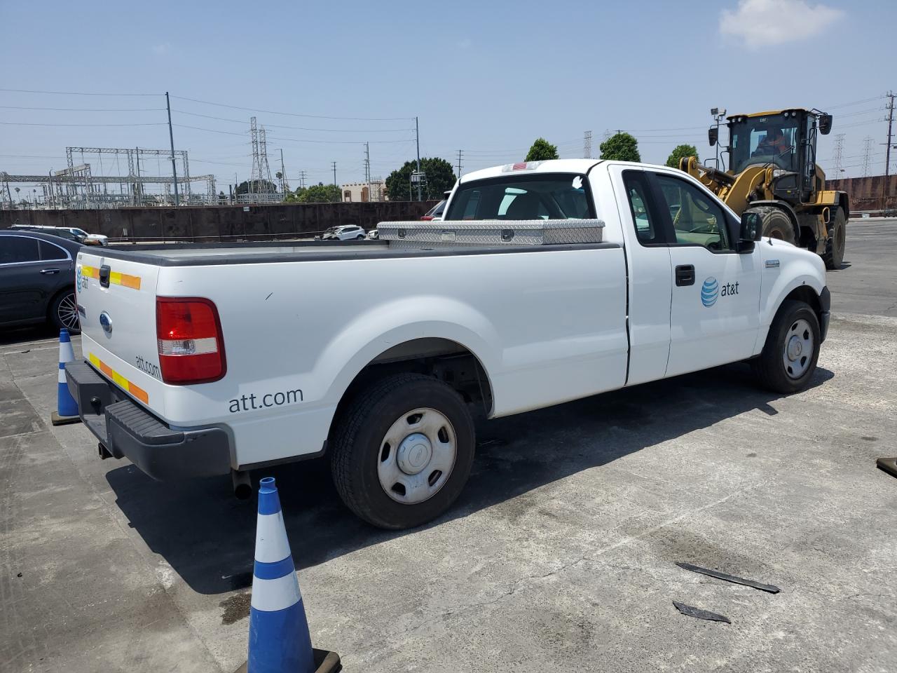 2008 Ford F150 White vin: 1FTRF12288KC43002 Damage: Right Bed Side, Heavy Scratch, 1 To 2 Inches