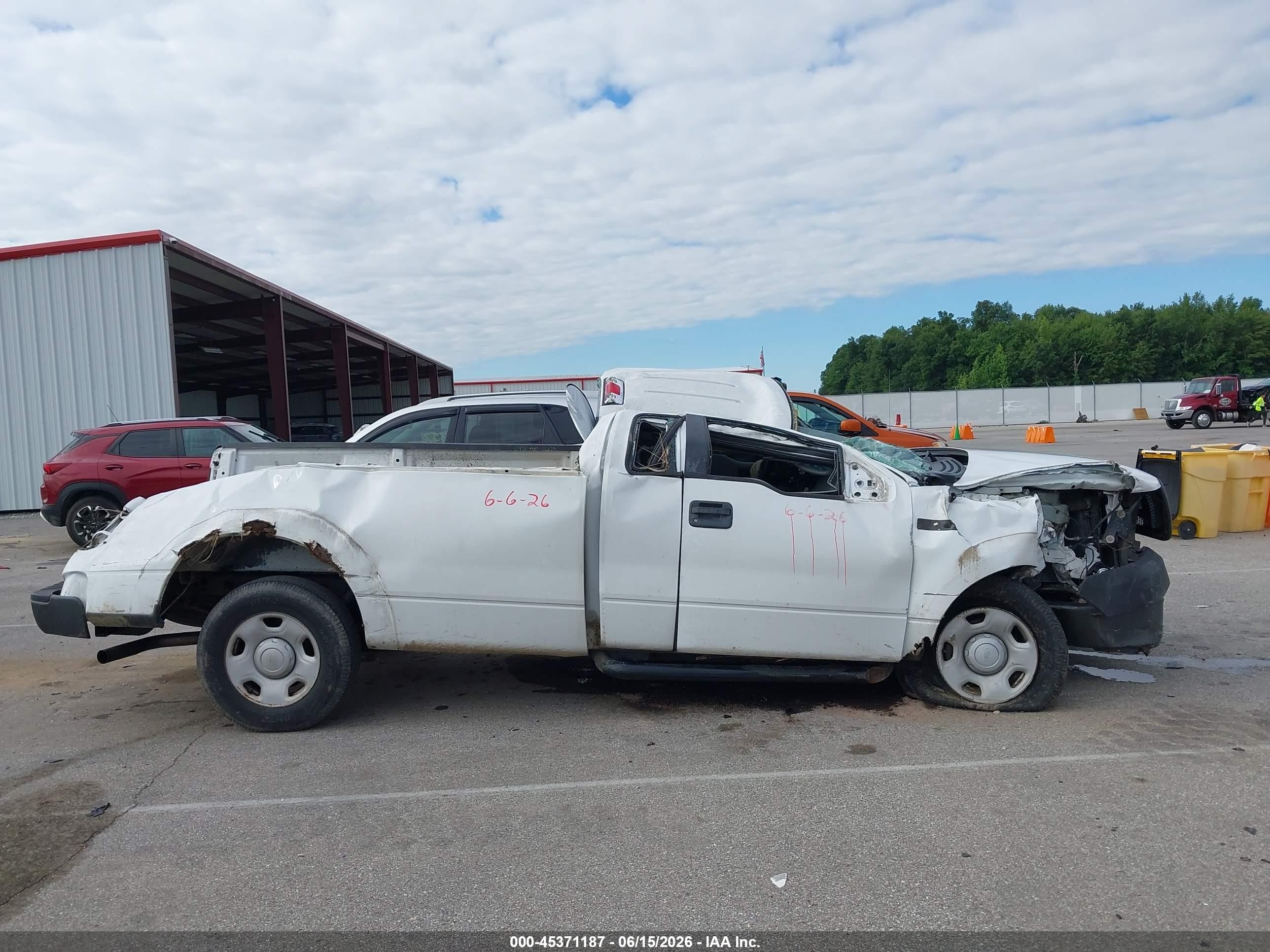 2008 Ford F-150 Stx/xl/xlt White vin: 1FTRF12288KE43930