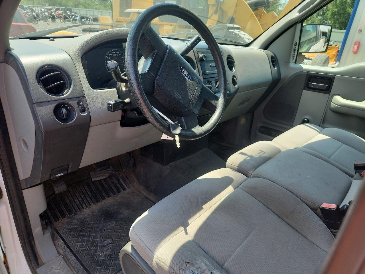 2006 Ford F150 White vin: 1FTRF12296NA71946