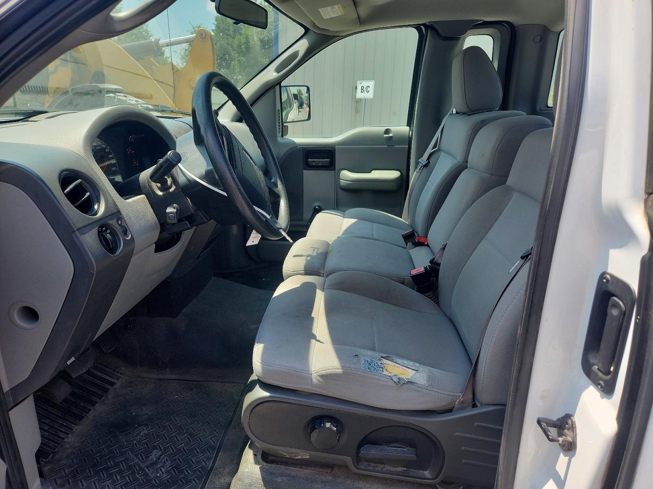2006 Ford F150 White vin: 1FTRF12296NA71946