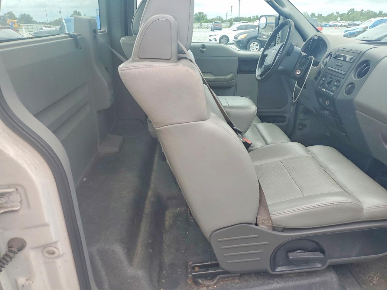 2007 Ford F150 White vin: 1FTRF12297KC15935
