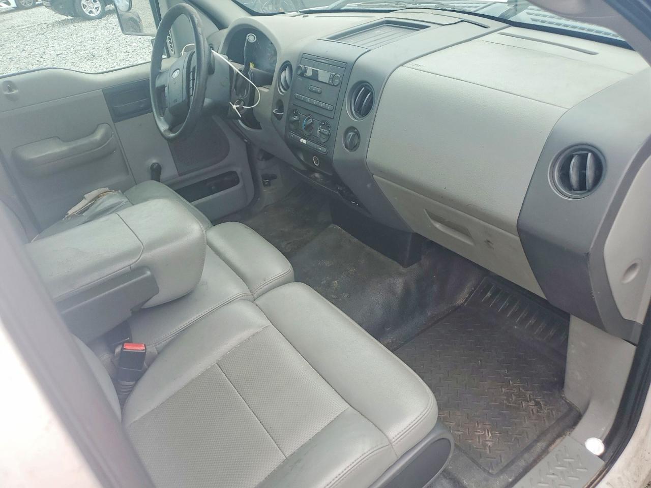 2007 Ford F150 White vin: 1FTRF12297KC15935