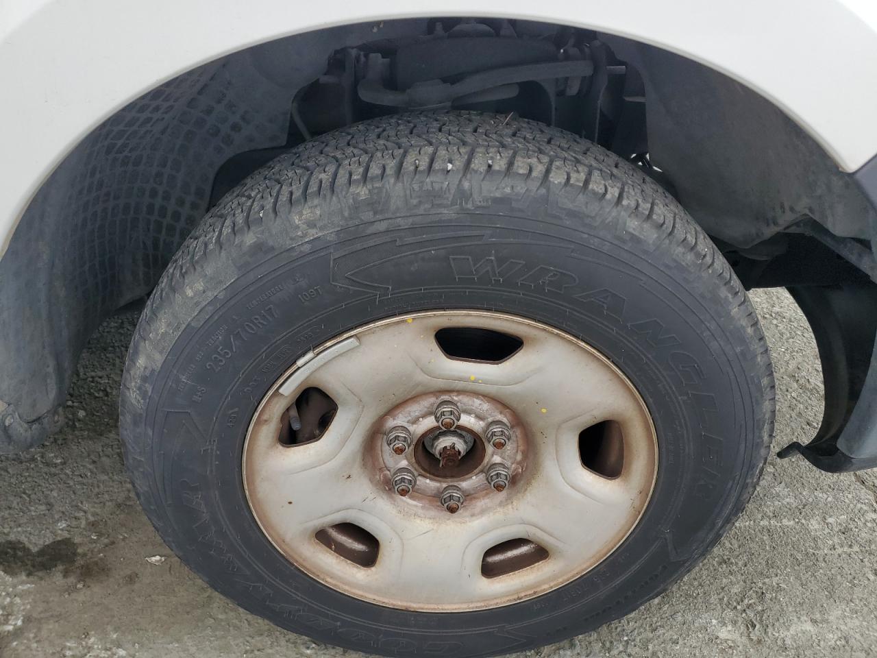 2008 Ford F150 Белый vin: 1FTRF12298KB87670 Damage: Right Front Wheel, Rust, Repair Required