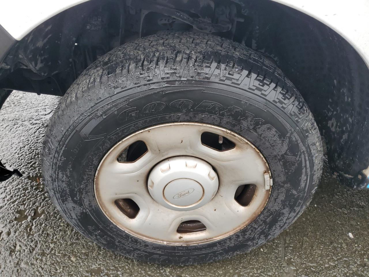 2008 Ford F150 Белый vin: 1FTRF12298KB87670 Damage: Left Front Wheel, Rust, Repair Required