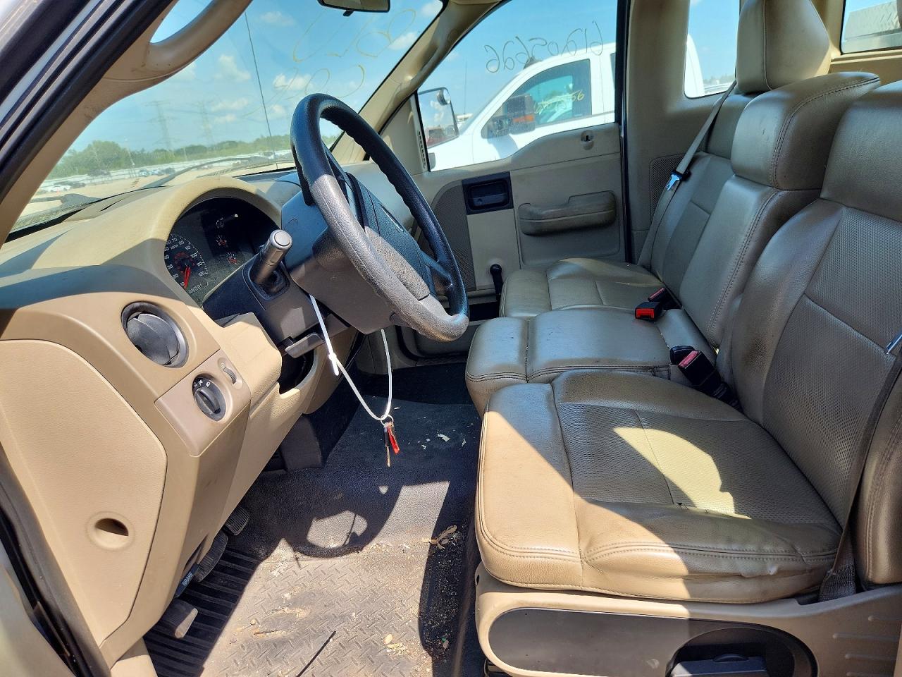 2008 Ford F150 White vin: 1FTRF12298KC95478