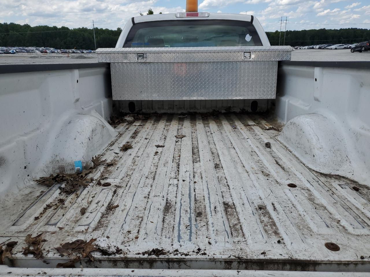 2008 Ford F150 Xl White vin: 1FTRF12298KD52519 Damage: Inside Bed, Multiple Scratches Heavy, 10 Or More