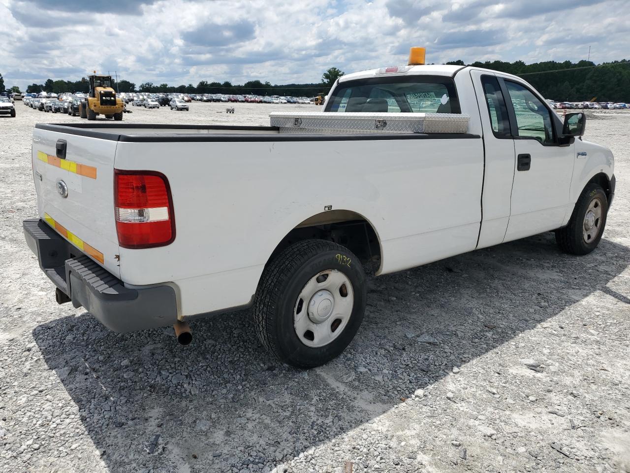 2008 Ford F150 Xl White vin: 1FTRF12298KD52519 Damage: Right Bed Side, Chipped, 10 Or More