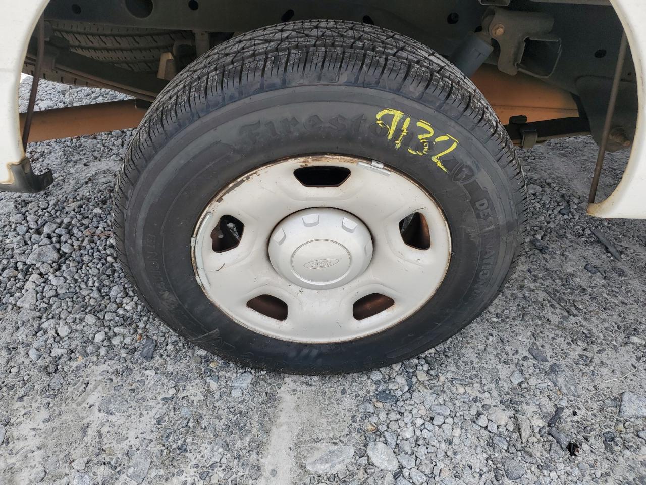 2008 Ford F150 Xl White vin: 1FTRF12298KD52519 Damage: Right Rear Wheel, Chipped, 10 Or More
