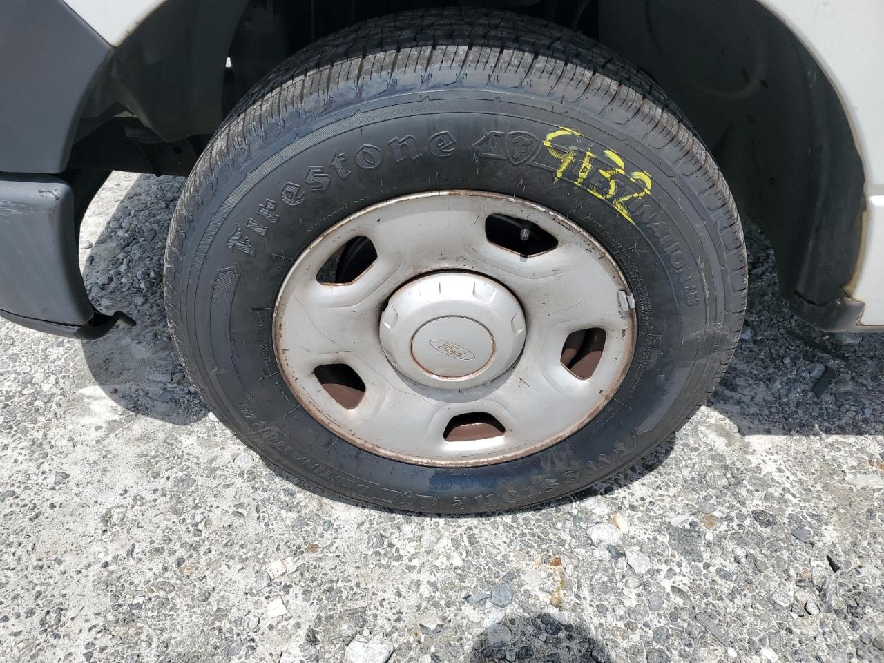 2008 Ford F150 Xl White vin: 1FTRF12298KD52519 Damage: Left Front Wheel, Chipped, 10 Or More